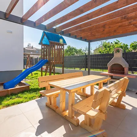 Awesome In With Swimming Pool