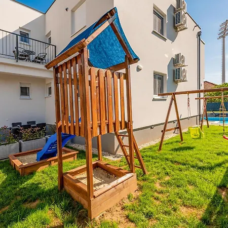 Awesome In With Swimming Pool Апартаменты *
