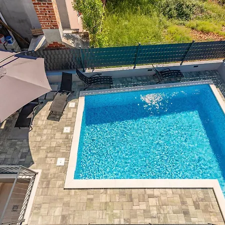 Awesome In With Swimming Pool Апартаменты Задар