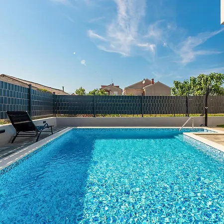 Awesome In With Swimming Pool Апартаменты *