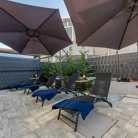 Awesome In With Swimming Pool Apartmán Zadar